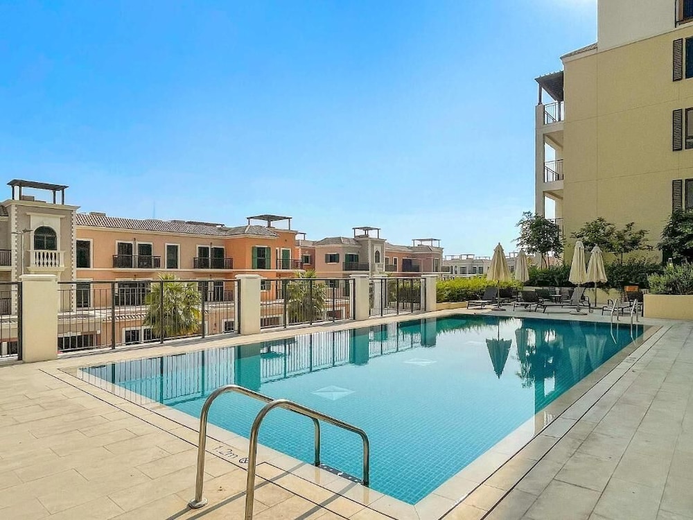 Stylish 1BR Apartment in La Sirene