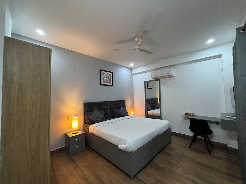 Housr Sector 43 Gurgaon Paras Hospital
