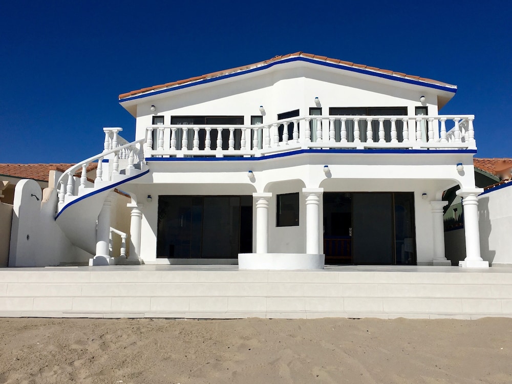 Playa Encanto Scenic Gem Ocean Front Home
