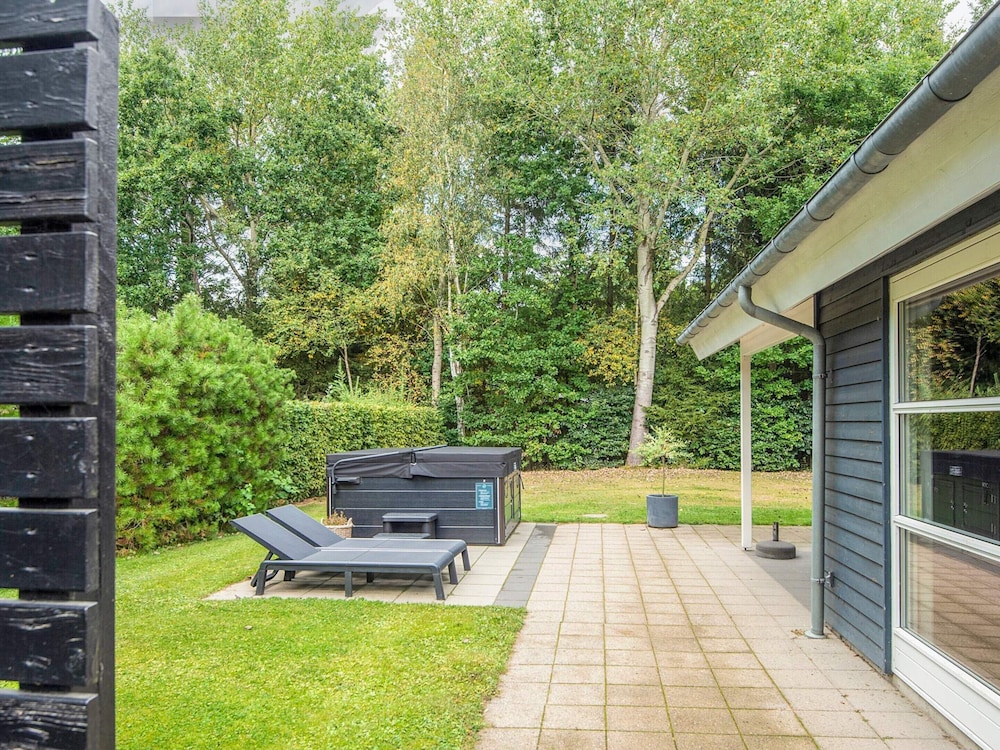 6 Person Holiday Home in Ansager
