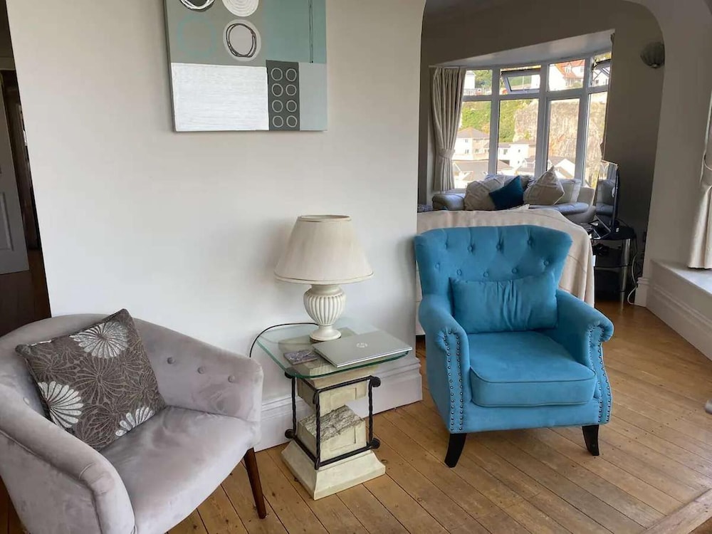 Marinaseaview-4br-8guests-freeparking-petsfriendly