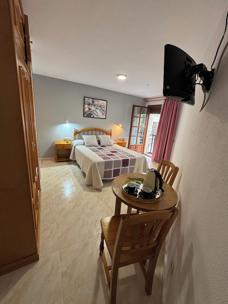 HOSTAL MARBORE