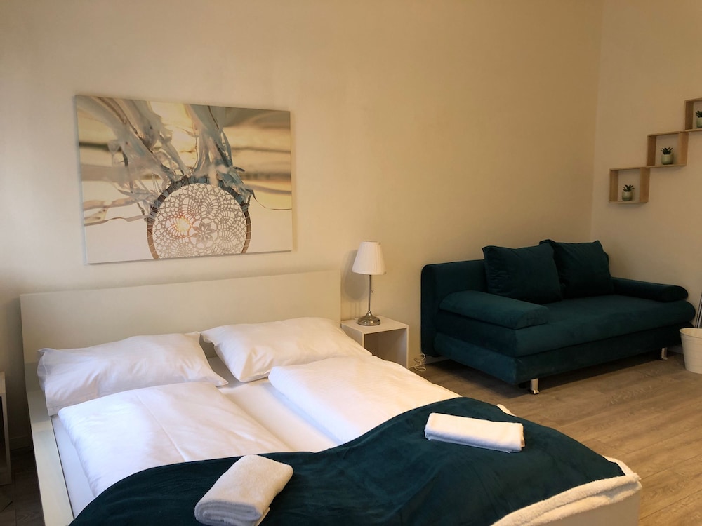 Stylish Apt Near Wiener Stadthalle