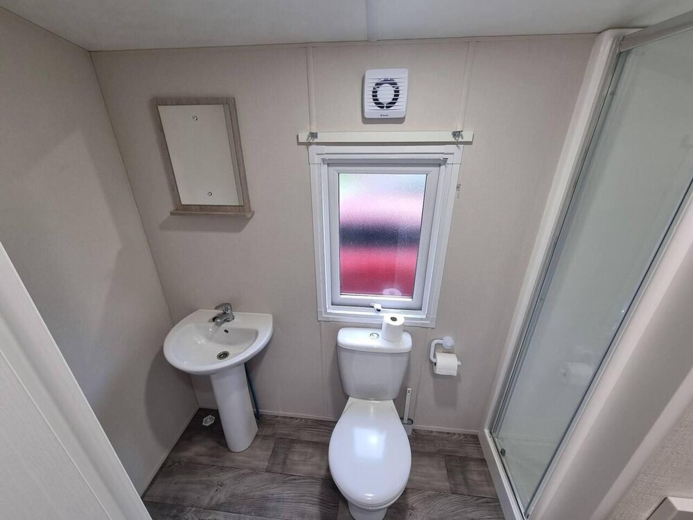 Charming 2-bed Static in Saint Columb view 5