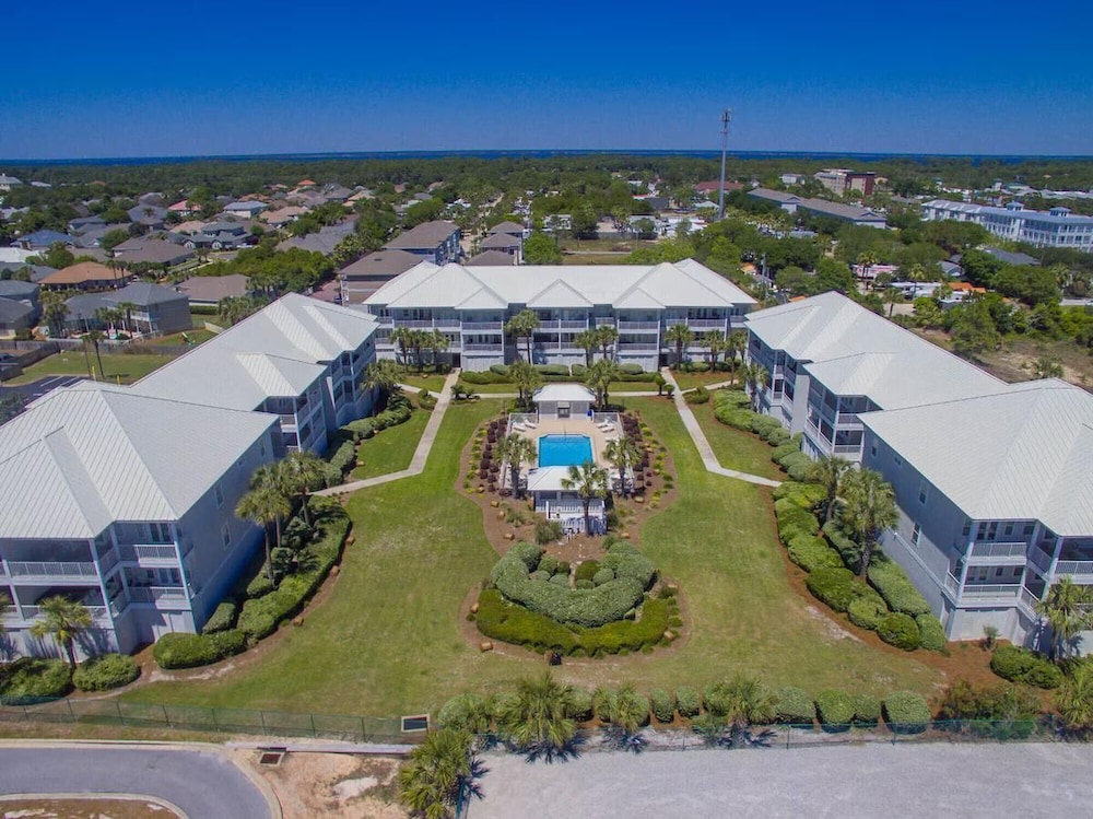 Pavilion Palms 204c