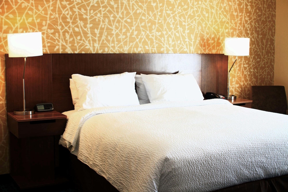London Vacations - Fairfield Inn Suites by Marriott London - Property Image 25