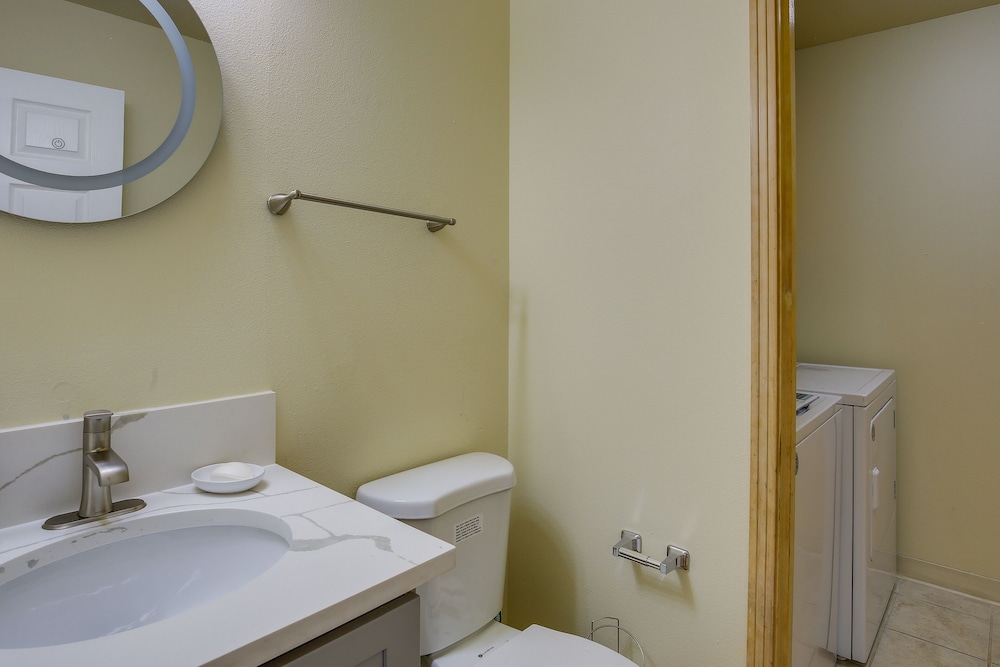 Portland Vacation Rental w/ Fireplace - Near Parks view 4
