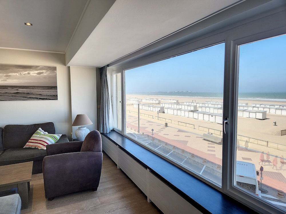 Apartment Albertstrand With Stunning Seafront View