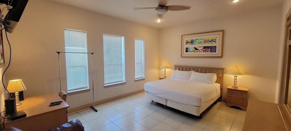 Beach Vibes Pool in Back Allows 8 2 Bedroom Home by Redawning view 4