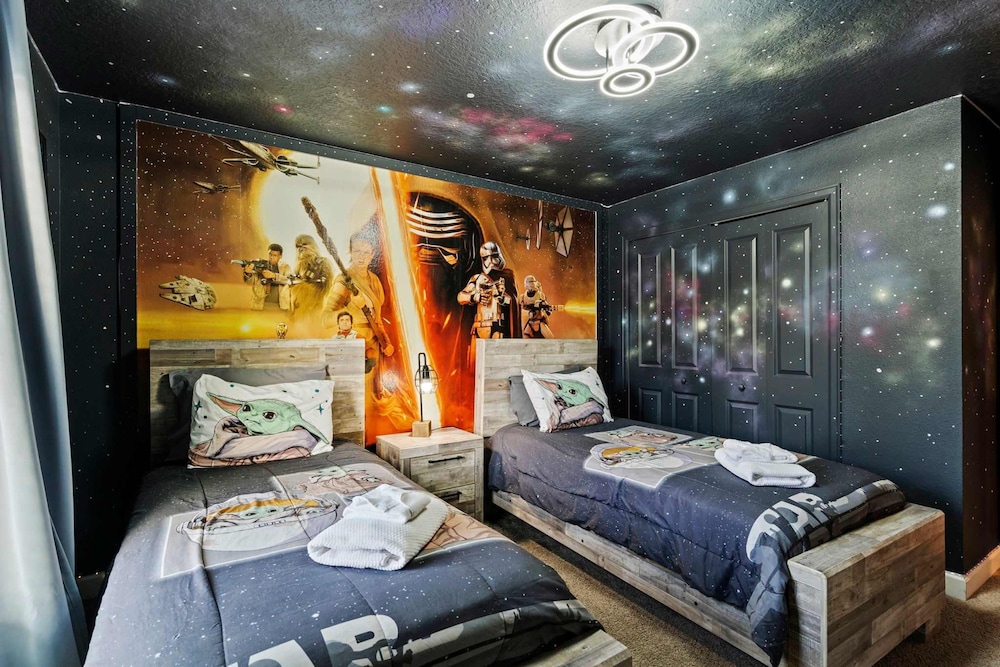 Chic 4BR Home With Mickey Star Wars Rooms