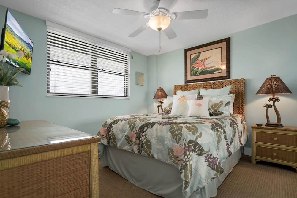 Oceanfront Pool Beach Gear Tennis Smart TVs