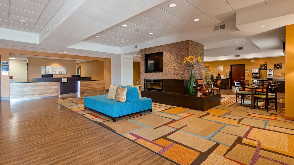 Best Western Plus Hiawatha Hotel