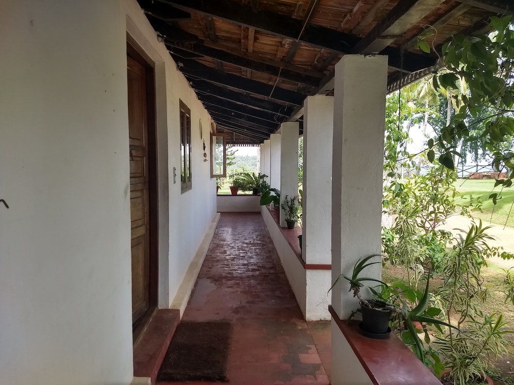 Blooming Bay - Clifftop Beach Resort