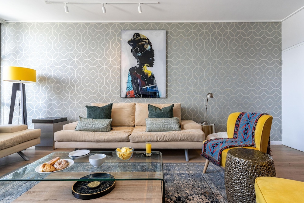 Urban Palette - Modern Artistic Green Point Apt