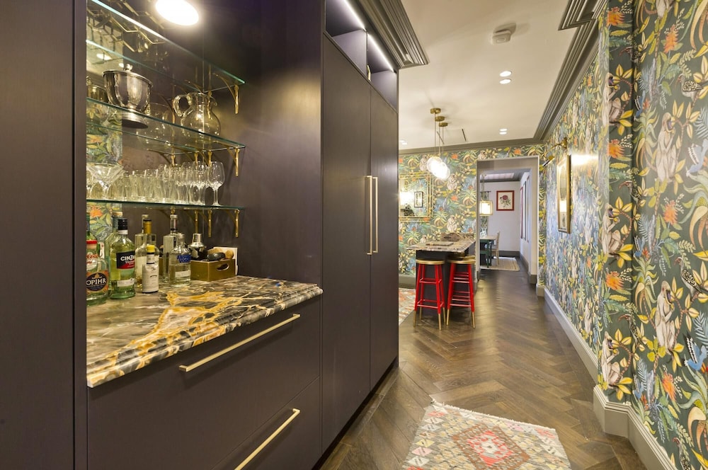Designer Colourful 3 Bed Property Kensington