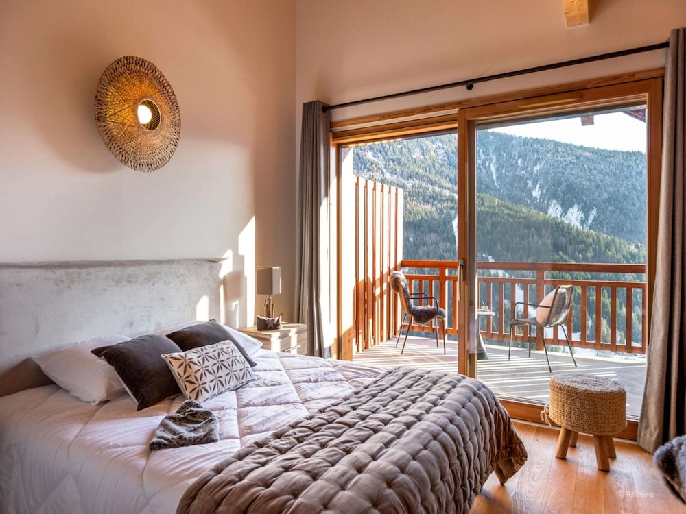Apartment in Alpe D'huez Near Grandes Rousses