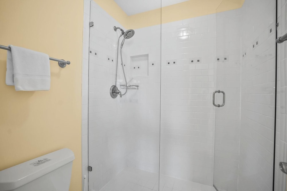 Beautifully Maintained 3-bed, 3-bath Home Offers Comfort & Privacy
