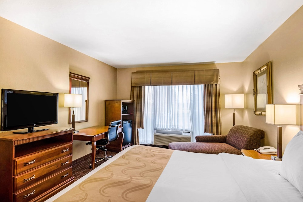 Quality Inn & Suites Carthage near Precious Moments Chapel