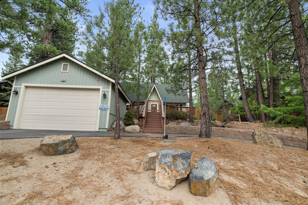 Star & Gem Cabin
