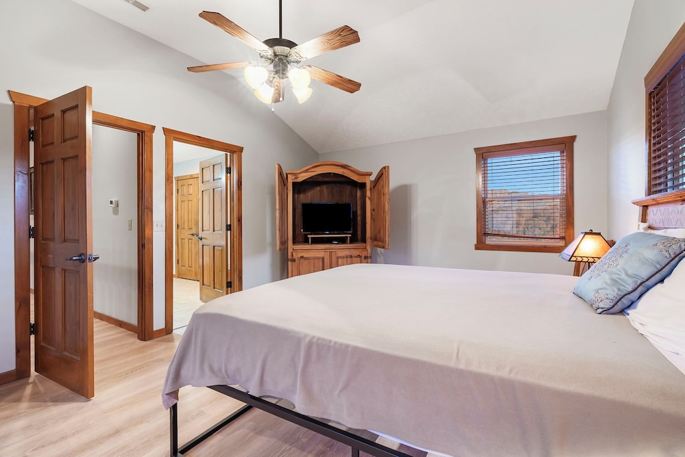 Kemper's Cabin in the Ozarks - Onsite Amenities