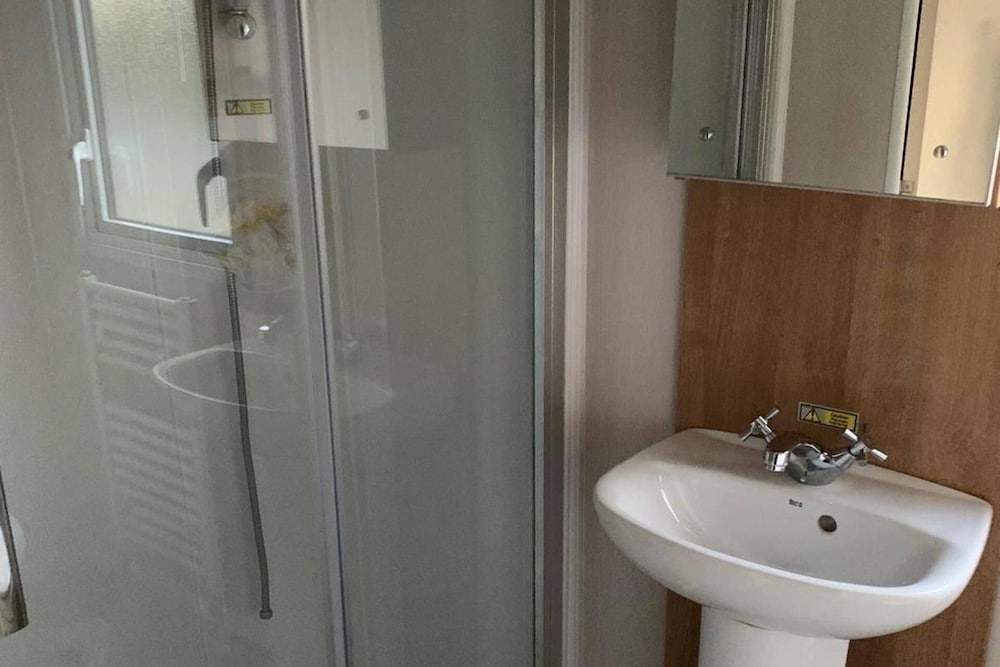 3 Bed Cabin - Sleeps 8 - Wifi, Free Parking, Pets