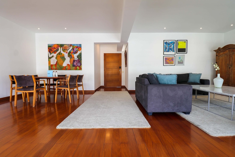 w Radiant 2BR w Modern Terrace in Miraflores