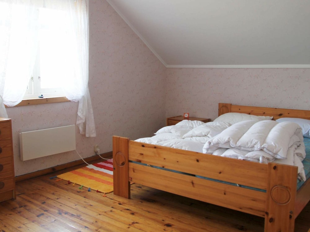 7 Person Holiday Home in Fresvik view 3