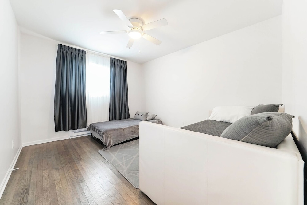 Renovated Apt w/ A/c, Wifi & Free Parking