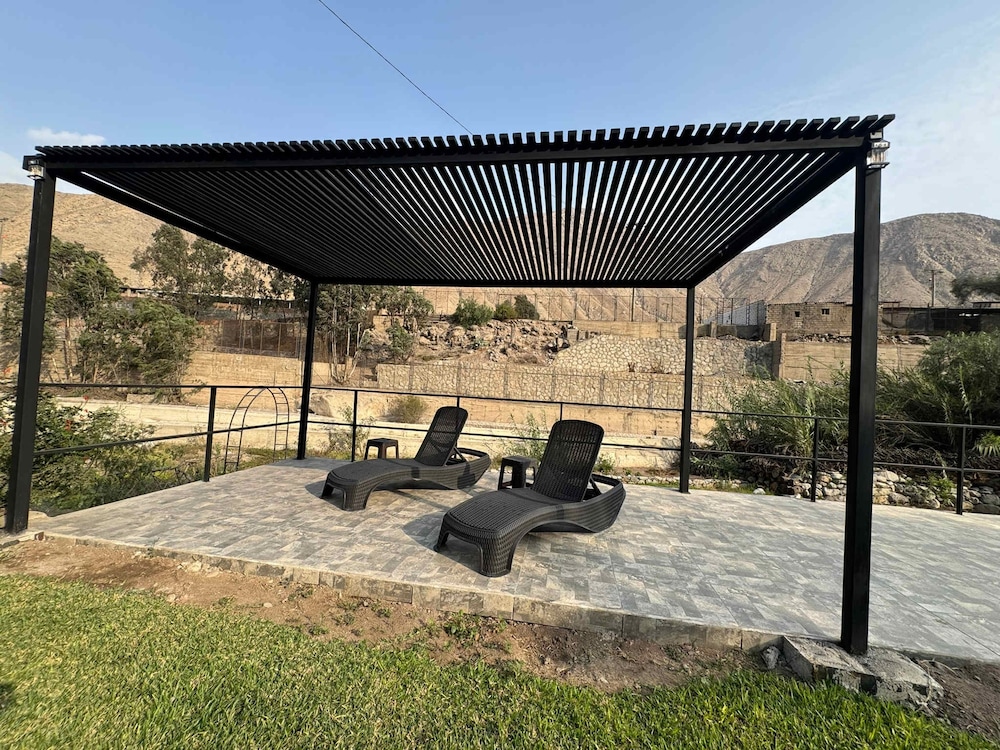 w Elegant 7BR Home w Pool in Santa Eualia