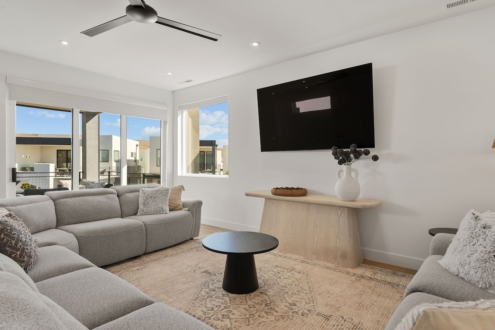 Salt And Sol 5 Bedroom Townhouse