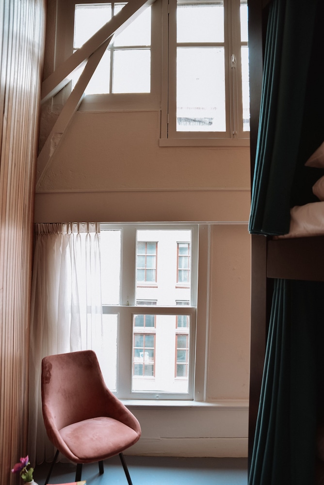 Durty Nelly's - Hostel
