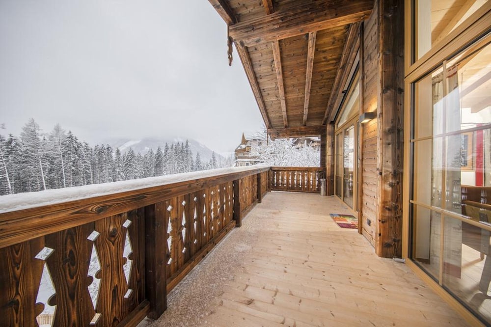 Chalet With Shared Swimming Pool