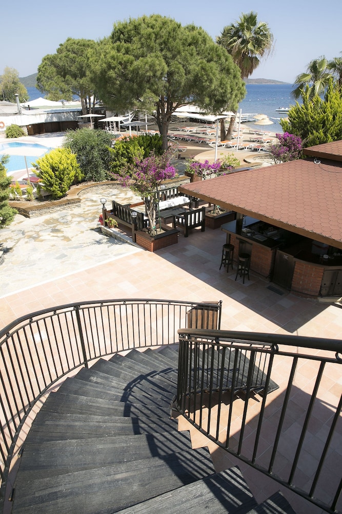 Bodrum Sea Side Beach Club Otel - Image 56