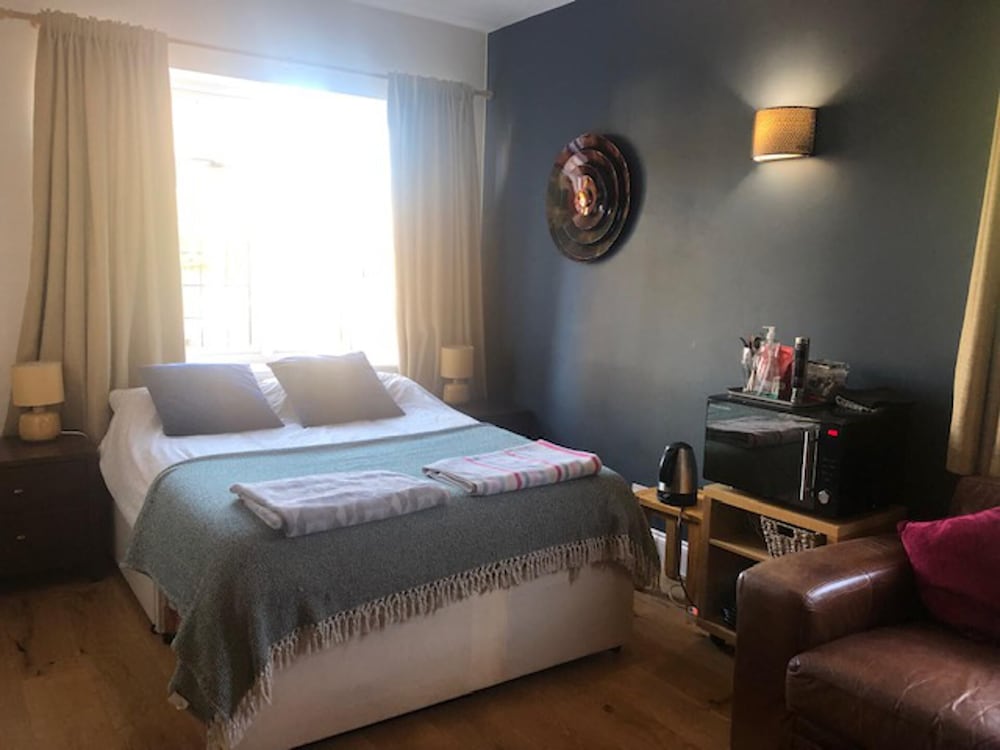 Lovely and Comfortable 1-bed Apartment in Bromley view 5