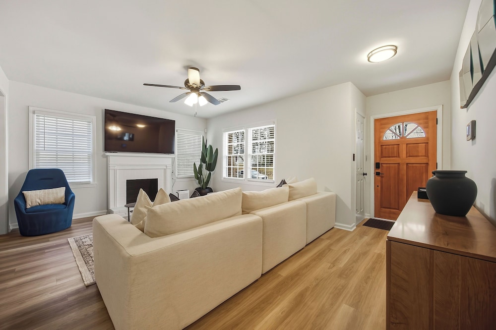 Modern Newly Renovated 3-bedroom in Historic West End