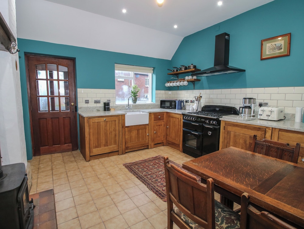 34 The Wharfage