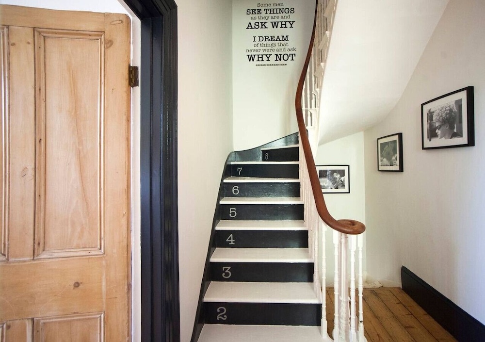 Higgihaus 46 Sleeps 5  Monday - Friday