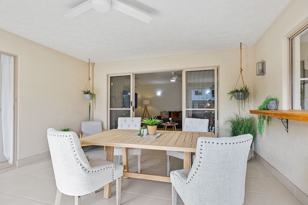 Lakeside Luxe Retreat - Pool View BBQ Spa Bath
