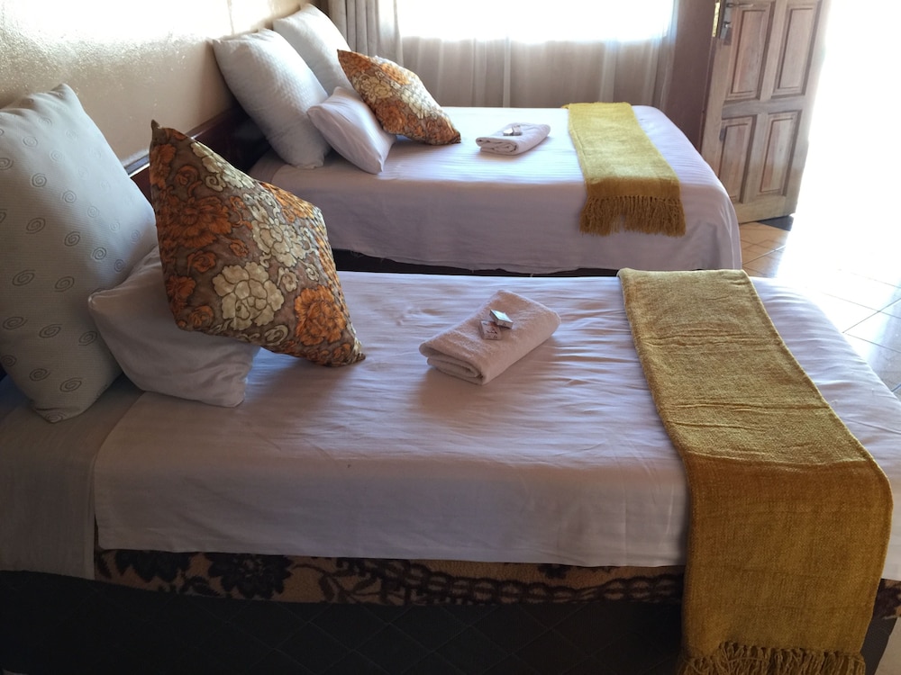 Woodlands Lodge & Tours