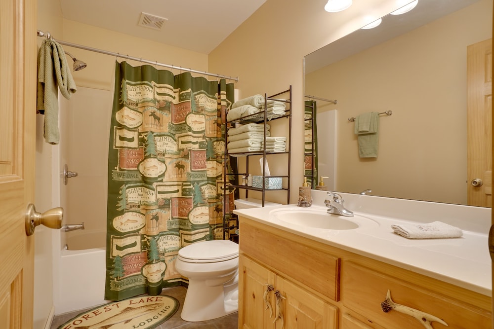 Picturesque Clayton Cabin w/ Mountain Views!