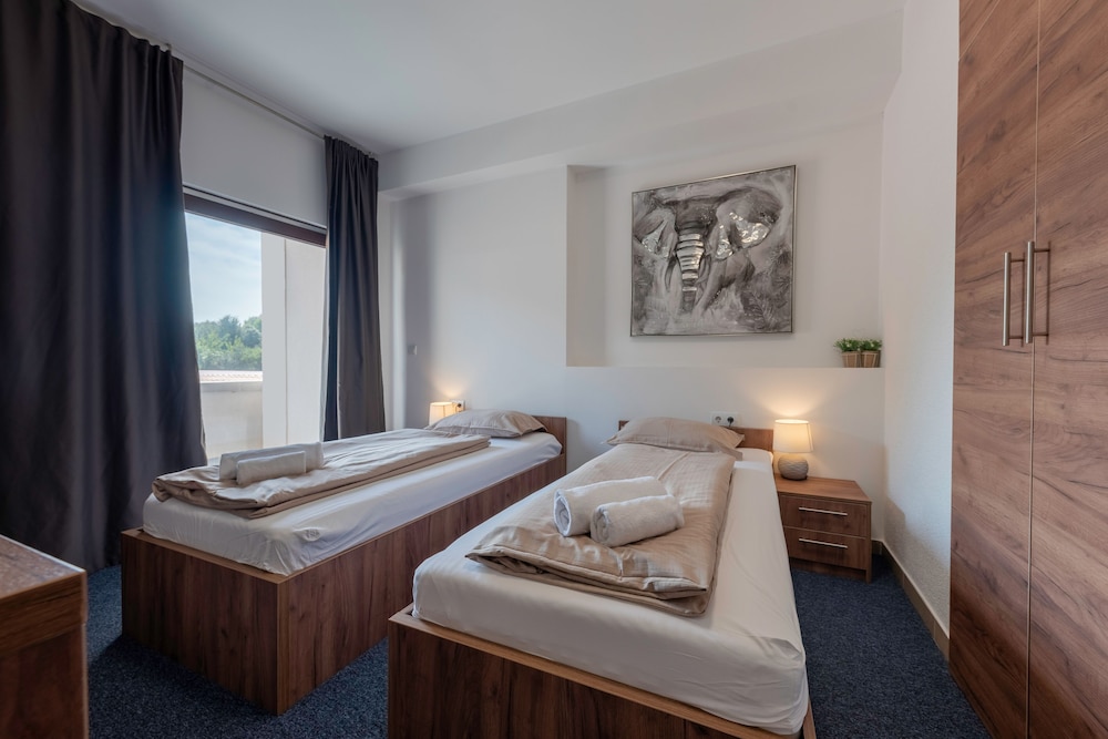Aparthotel Plat