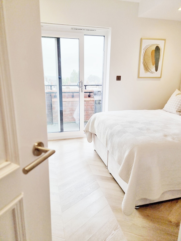 1 Bed Flat - Sleeps 2 - Parking - Wifi