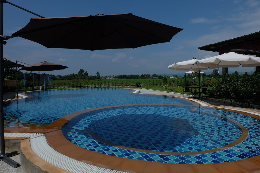 Maerim Villa & Pool