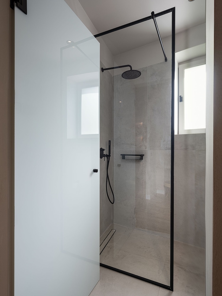 Lithinon Luxury Suites