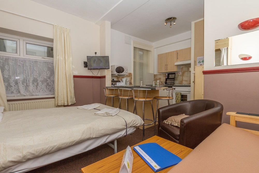 Lynton Apartments