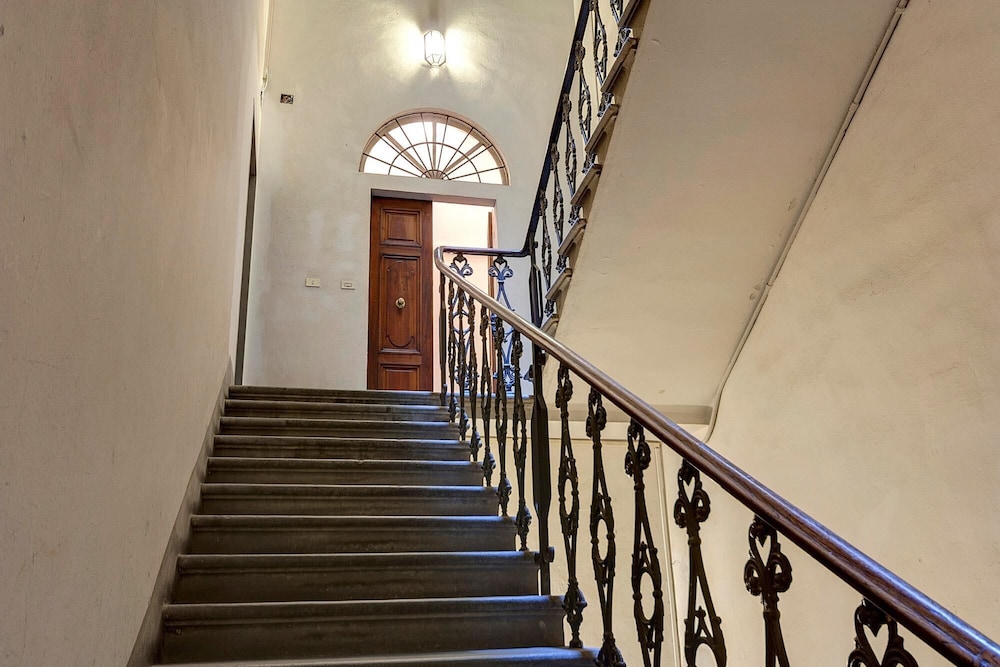 Servi 34 in Firenze With 3 Bedrooms and 2 Bathrooms