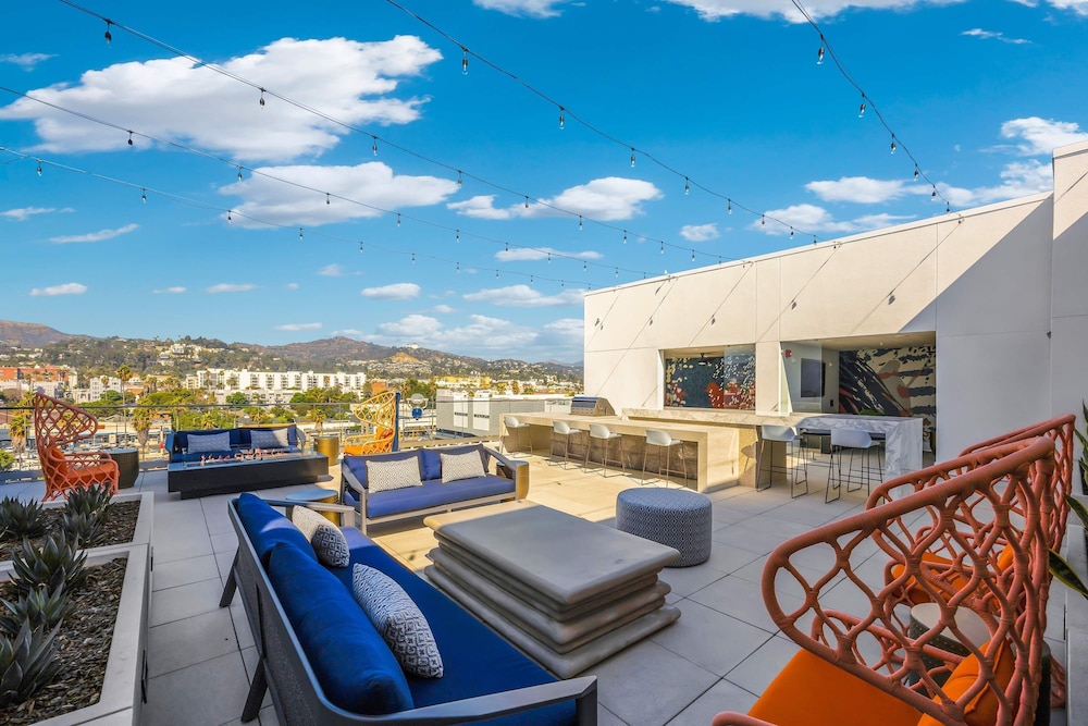 Luxury 2BR Hollywood Sign View by Oneluxstay