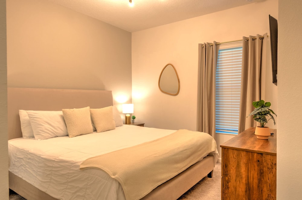 Amazing 5BD Family Townhouse at Paradiso Grande