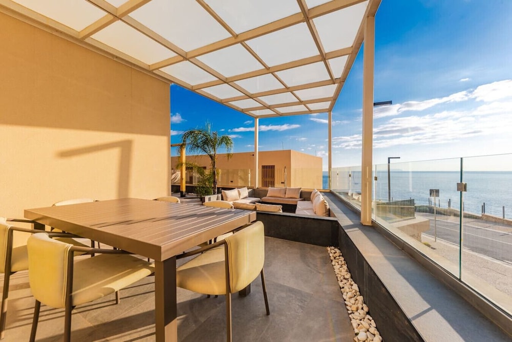 Seaside Retreat Green Coast