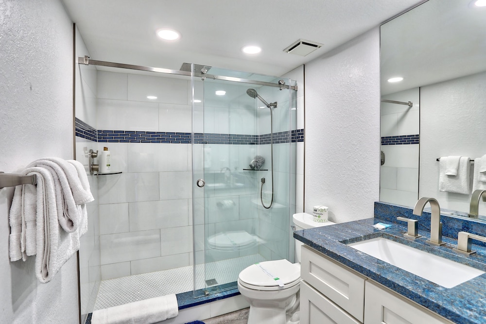 Land's End 11-302 Beach Front - Premier
